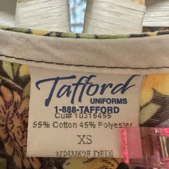 Tafford Long sleeve scrub top size xs brown floral euc. Pockets, snap front - Picture 5 of 8